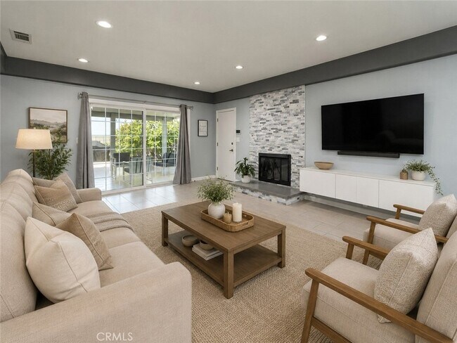 Building Photo - 8471 Vine Valley Dr