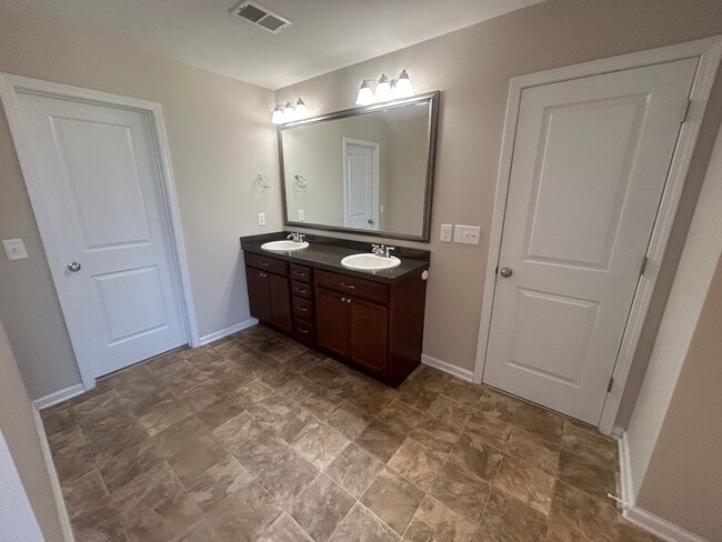 Building Photo - 224 Jerri Ln