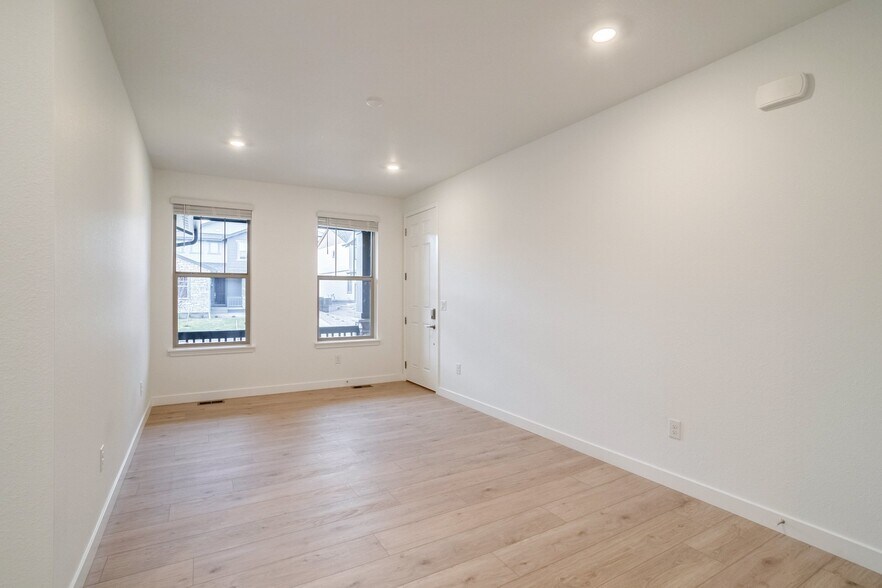 Building Photo - 15402 W Dequesne Ave