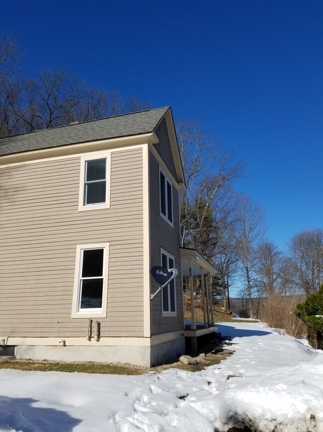 Building Photo - 143 Railroad Ave