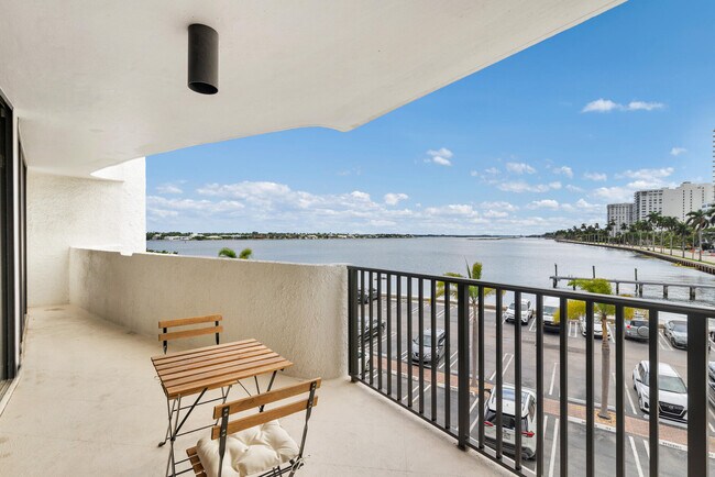 Building Photo - 1200 S Flagler Dr