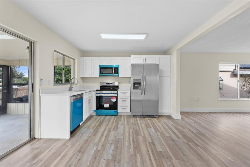 Building Photo - 623 Lake Dexter Cir