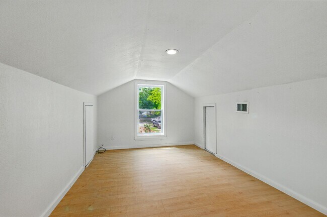Building Photo - Remodeled 3 Bed/2 Bath Home with Bonus Upper Room Near Booming 9 Mile Rd Hub