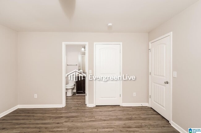 Building Photo - 4853 Woodford Wy