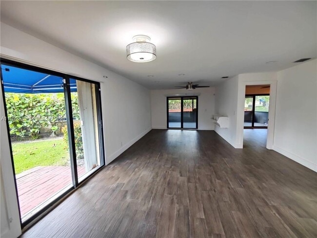 Building Photo - 5201 SW 31st Ave