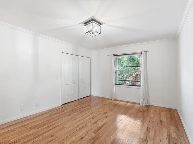 Building Photo - 5025 Hillsboro Pike