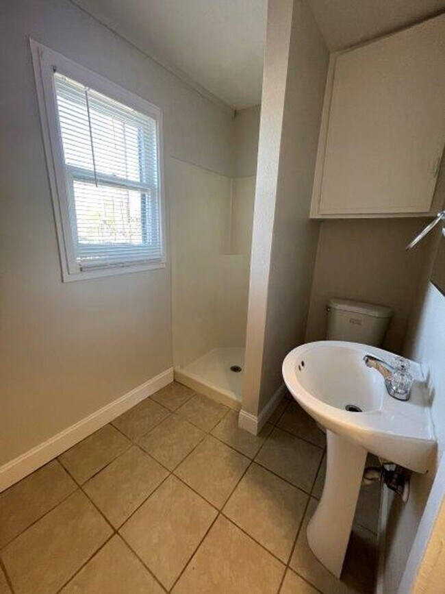 Building Photo - Unique 1 Bedroom House with Private yard