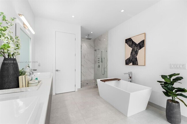 Building Photo - 16703 Botaniko Dr S
