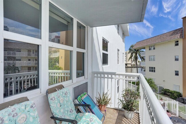 Building Photo - 1913 S Ocean Dr