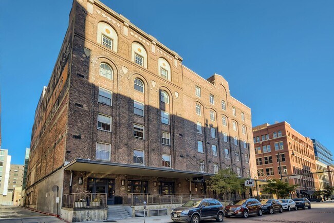 Building Photo - Evolve Real Estate: Stunning Urban Loft 2 ...