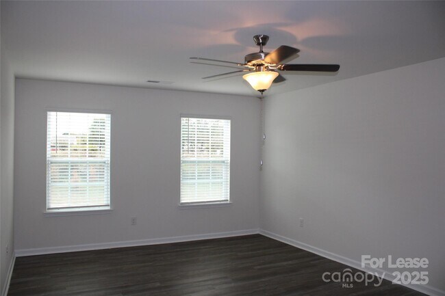 Building Photo - 2295 Mdw Strm Dr