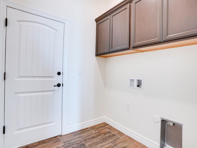 Building Photo - 392 Frodsham St