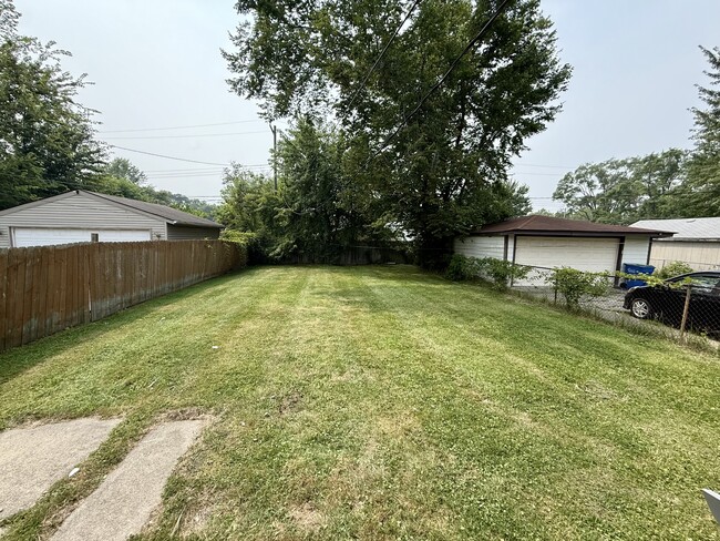Building Photo - 21059 Gentner St