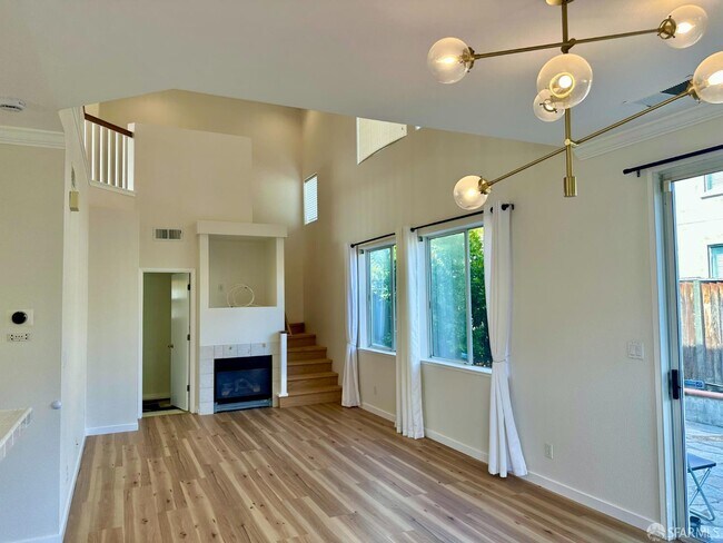 Building Photo - 923 Ferro Dr