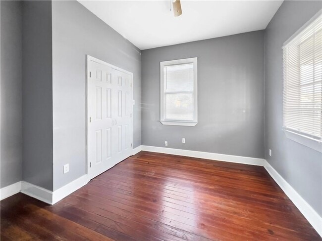 Building Photo - 1824 Allen St