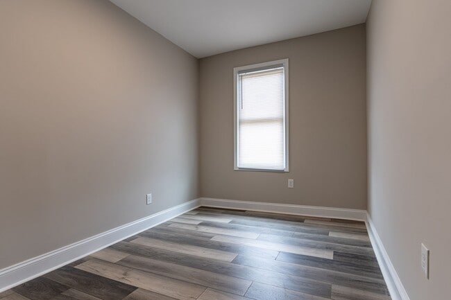 Building Photo - Spacious 6-Bedroom Home – Perfect for Large Families or Groups!