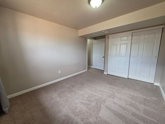 Building Photo - Beautiful 4 Bed, 2 Bath Home In The Heart Of Colorado Springs!!!