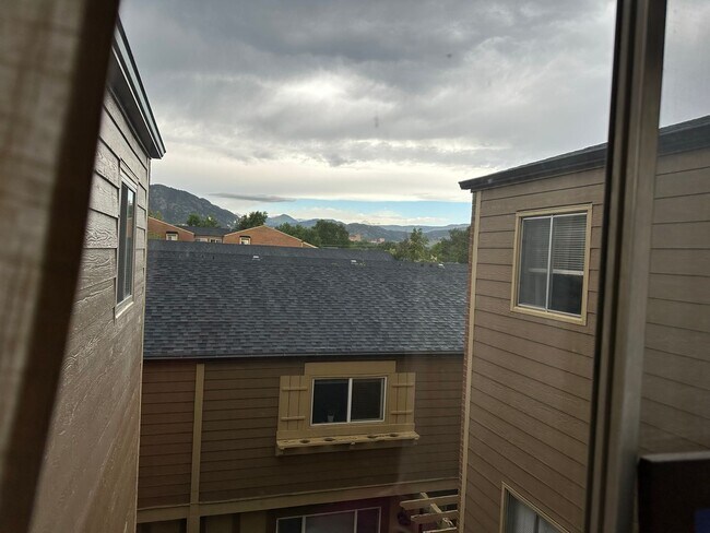 Building Photo - Top Floor Condo with View of the Flatirons and the Pool