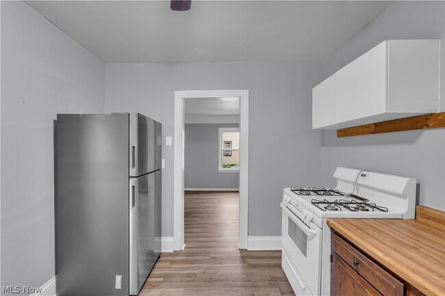 Building Photo - 2115 Dowd Ave