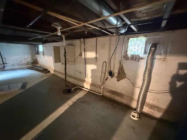Building Photo - 2-Bedroom Ranch Home with Basement Storage and Fenced Yard