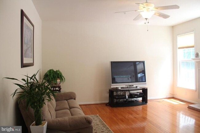 Building Photo - 134 Pendula Ct