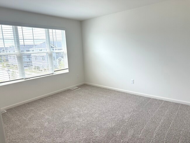 Building Photo - 2211 Glacier St