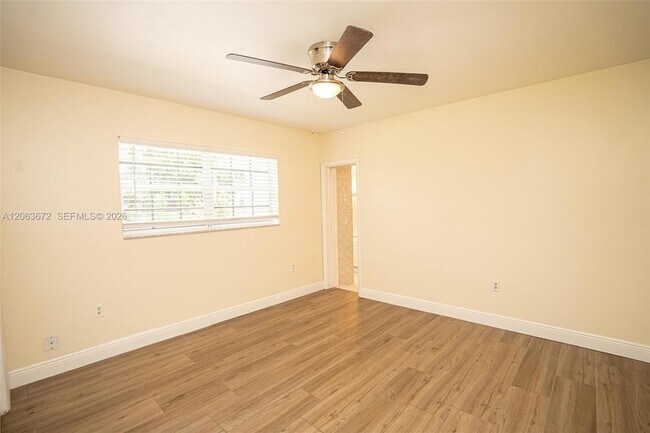 Building Photo - 5613 Pierce St