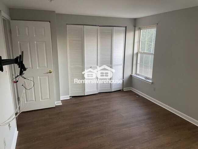 Building Photo - 1331 Stockett Square