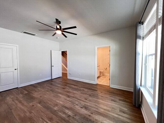 Building Photo - Spacious townhome near Market Common with Two-Car Garage and Bonus Room! Available now!