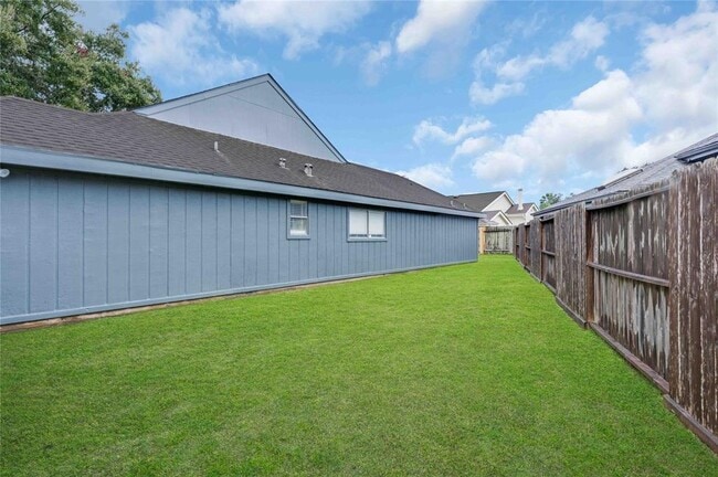 Building Photo - 2110 Highland Hills Dr