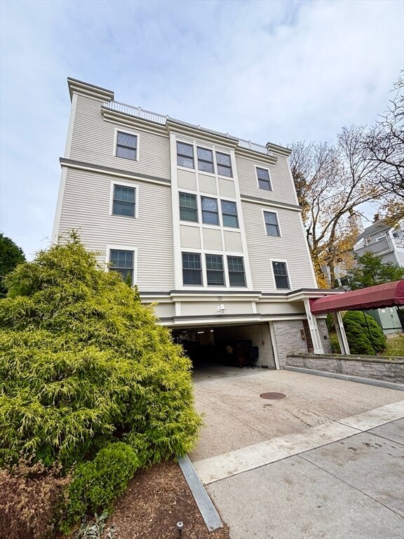 Building Photo - 121 Centre St