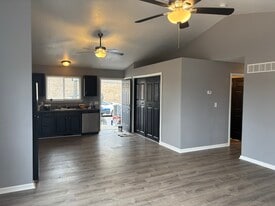 Building Photo - 204 Park Place Dr