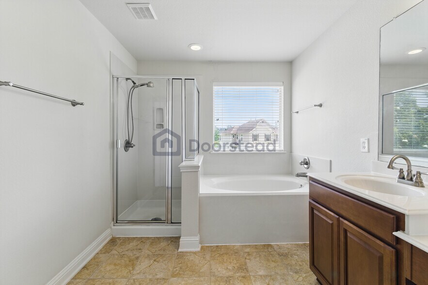 Building Photo - 16030 Summerville Lake Dr