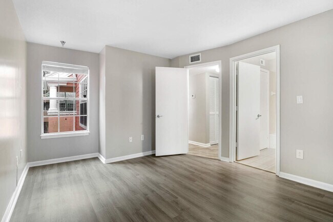 Building Photo - 1055 Crystal Way