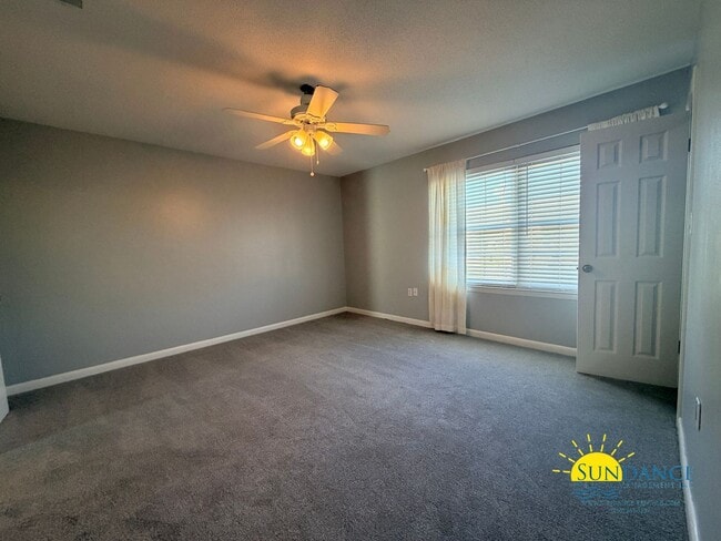 Building Photo - Charming Two-Story Townhome Near the Beach!