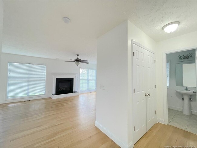 Building Photo - 511 Green Links Dr
