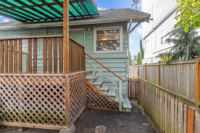 Building Photo - 5155