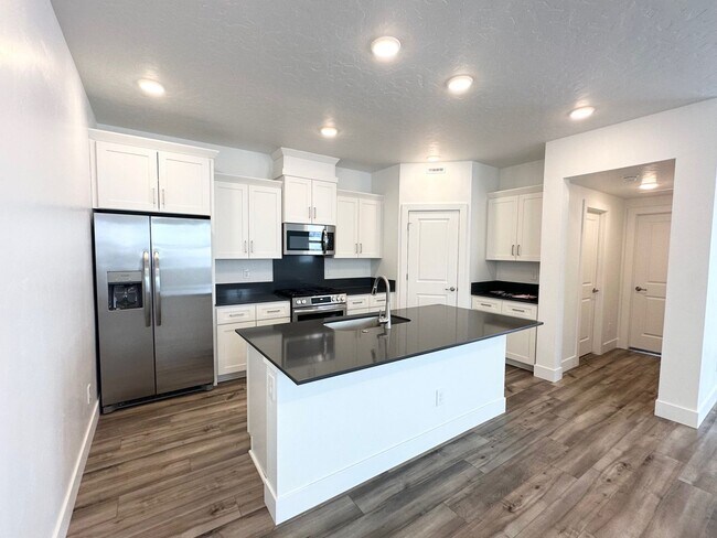 Building Photo - Luxury Townhome available now!