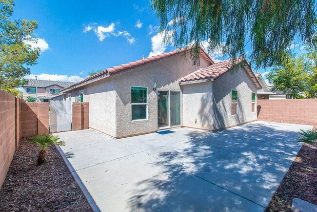 Building Photo - BEAUTIFUL SINGLE-STORY HOME LOCATED IN LAS...