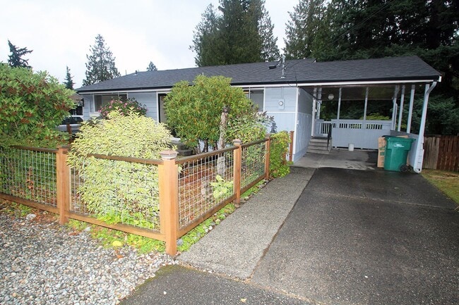 Building Photo - MOUNTLAKE TERRACE 3 BED, 2 BATH HOME FOR R...