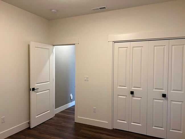 Building Photo - 3Bd/2Ba Single Story House - Available to ...