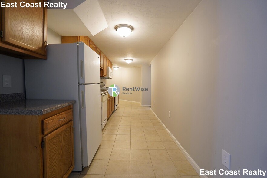 Building Photo - 21 Linden St