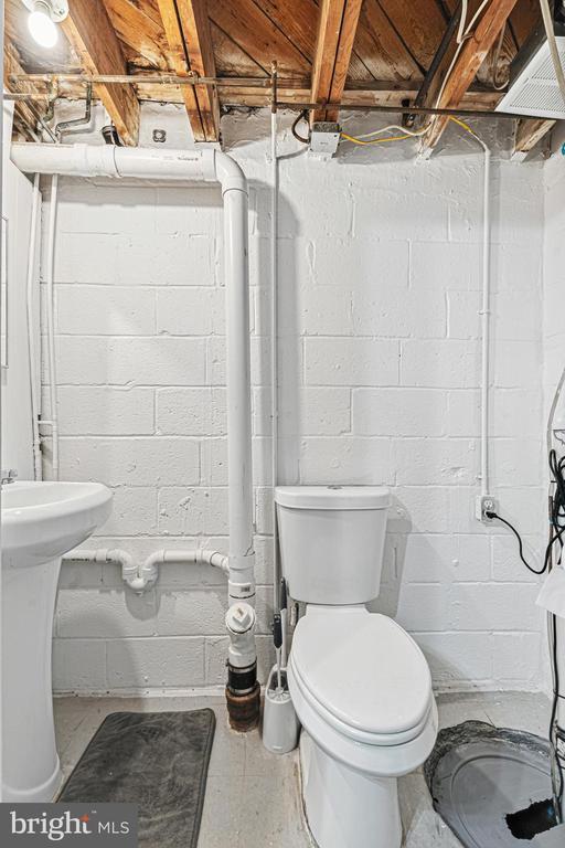 Building Photo - 8272 Kavanagh Rd