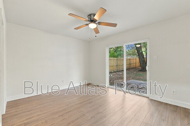 Building Photo - 116 Maple St