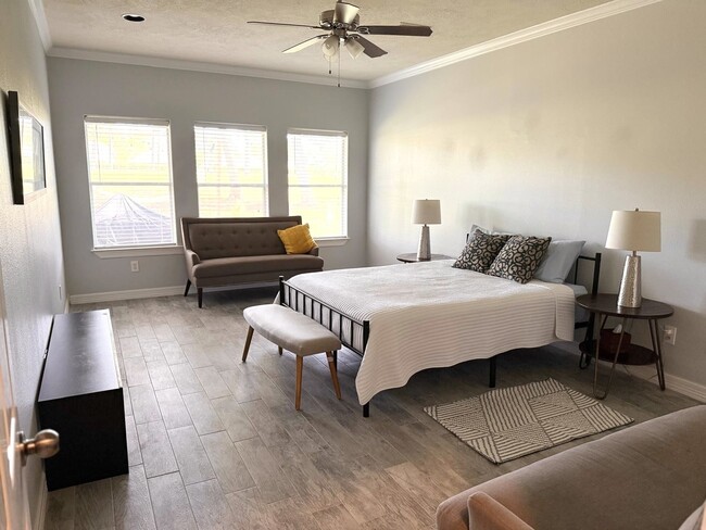 Building Photo - 13314 Hilton Head Dr