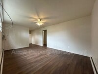 Building Photo - 609 W 14th St