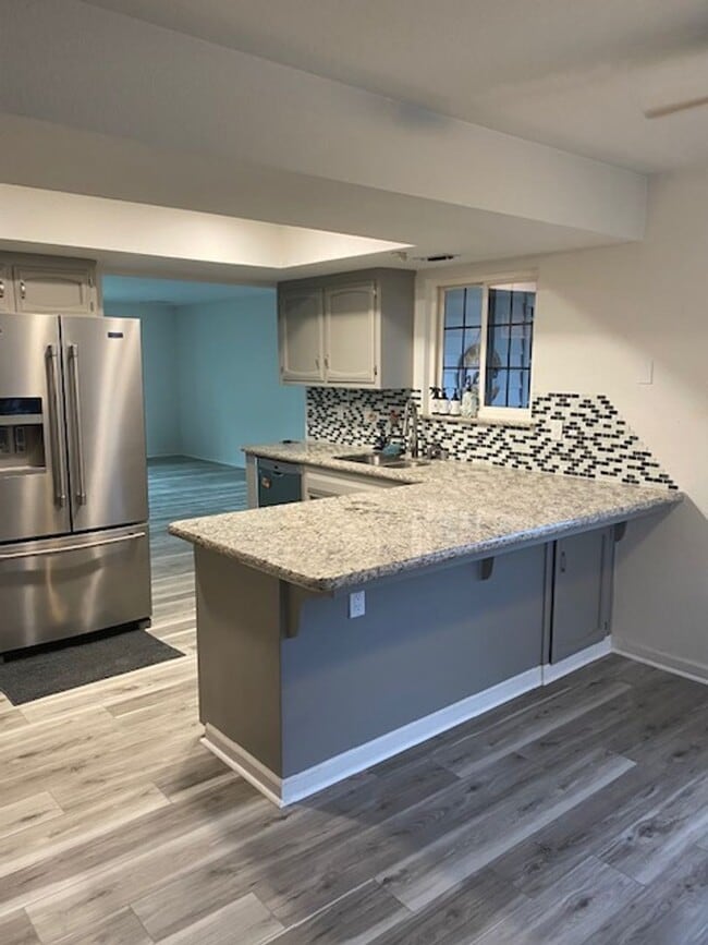 Building Photo - Beautiful Home w/ Pool - Country Oaks Subdivision