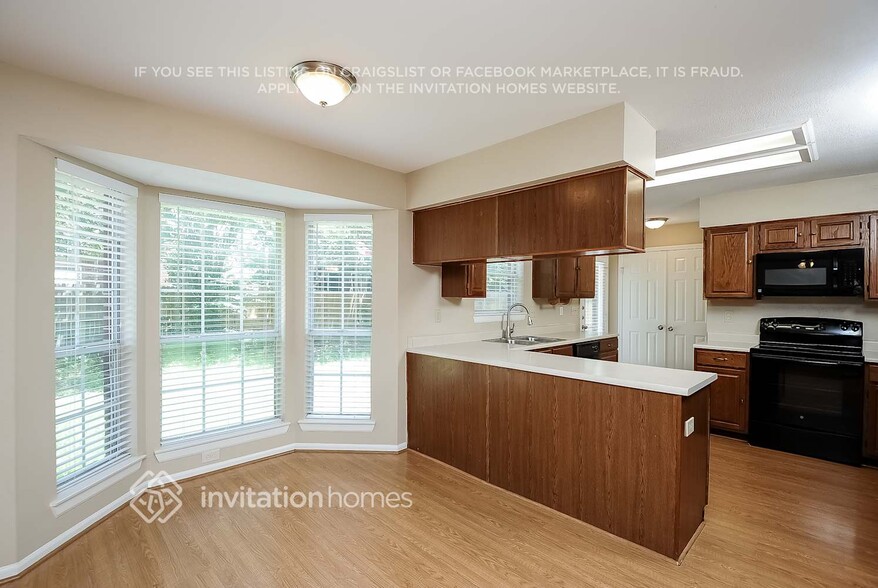 Building Photo - 2860 Ironwood Dr