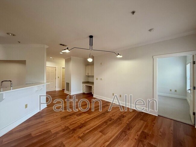 Building Photo - 9 Kenilworth Knl