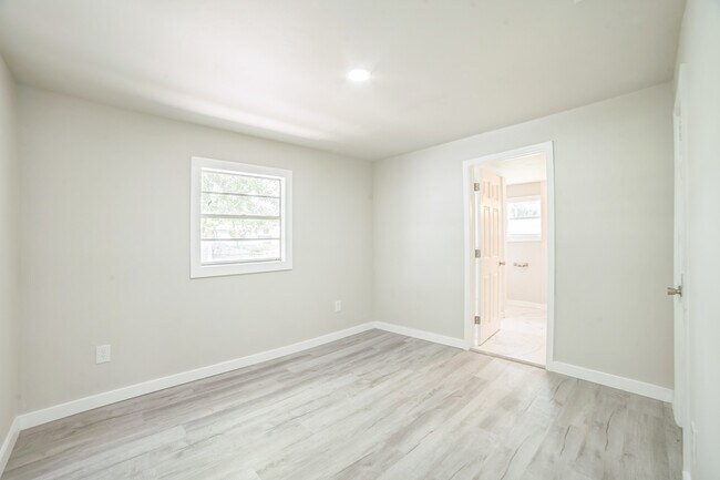 Building Photo - 3823 Ave R NW